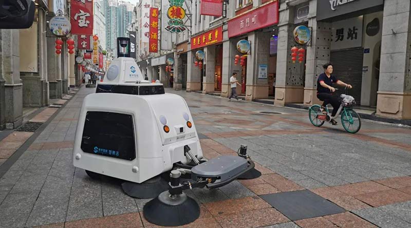智赛洁·无人驾驶清扫车“上岗”广州上下九步行街，助力环卫工人“战高温”