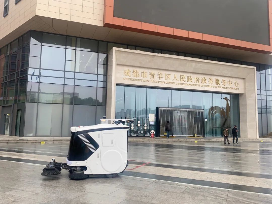 赛特智能无人驾驶清扫车亮相成都市青羊区