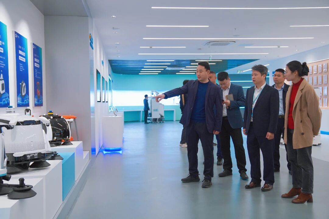 广州市城市管理和综合执法局环境卫生管理处领导一行莅临赛特智能走访调研